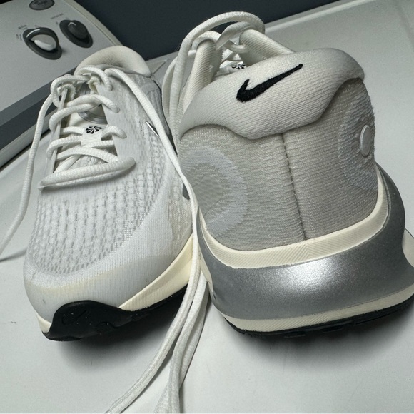 Nike Womens Journey Run White Running Shoes Size 8 Medium (B, M) - Picture 9 of 9